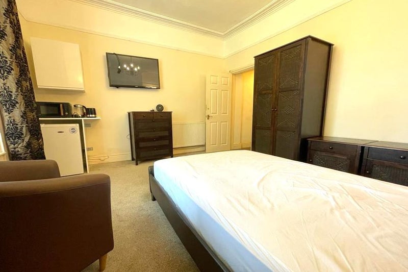 Room in an apartment quick stroll to town - student accommodation in Barnstaple - img_4