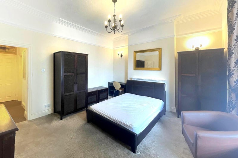 Room in an apartment quick stroll to town - student accommodation in Barnstaple - img_1