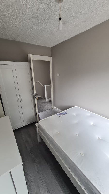 Room Rent in Dunmurry - student accommodation in Belfast - img_4