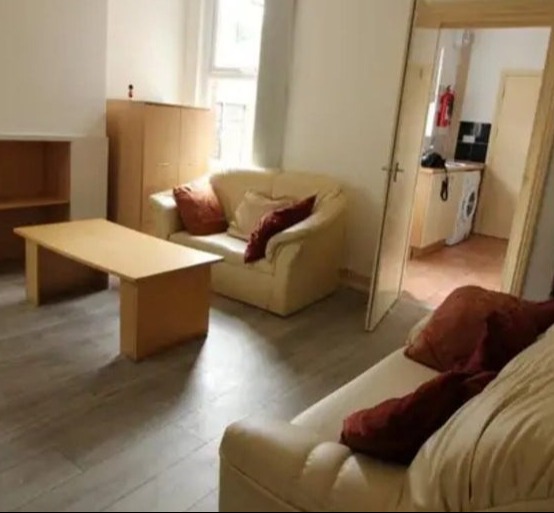 Room to let in a four bedroom house - student accommodation in Cowley - img_1
