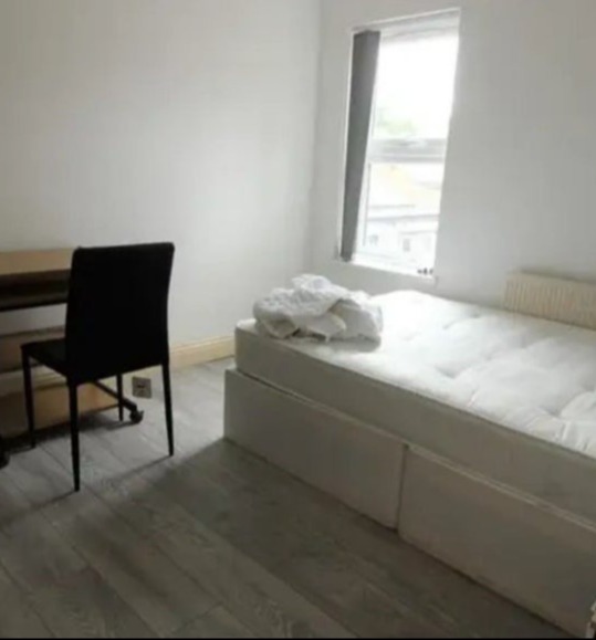 Room to let in a four bedroom house - student accommodation in Cowley - img_3