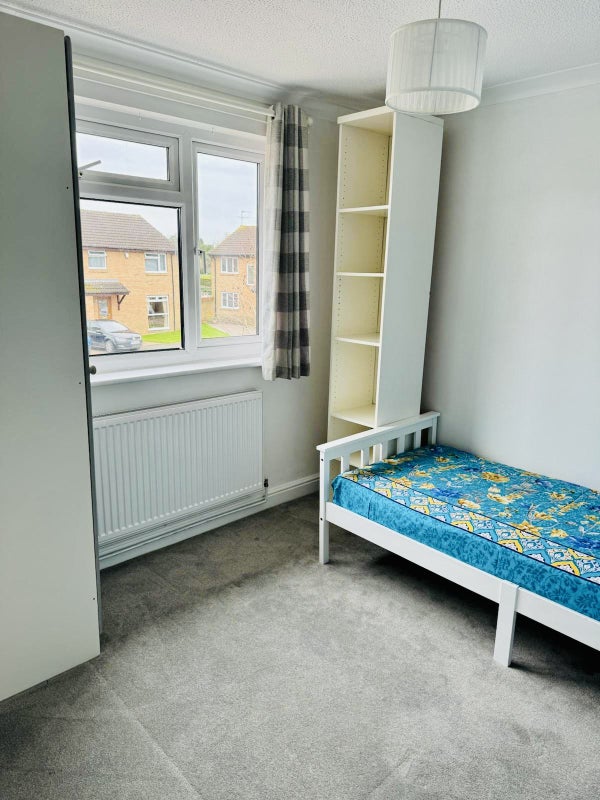 Room to let in Charlton Park - student accommodation in Cheltenham - img_1