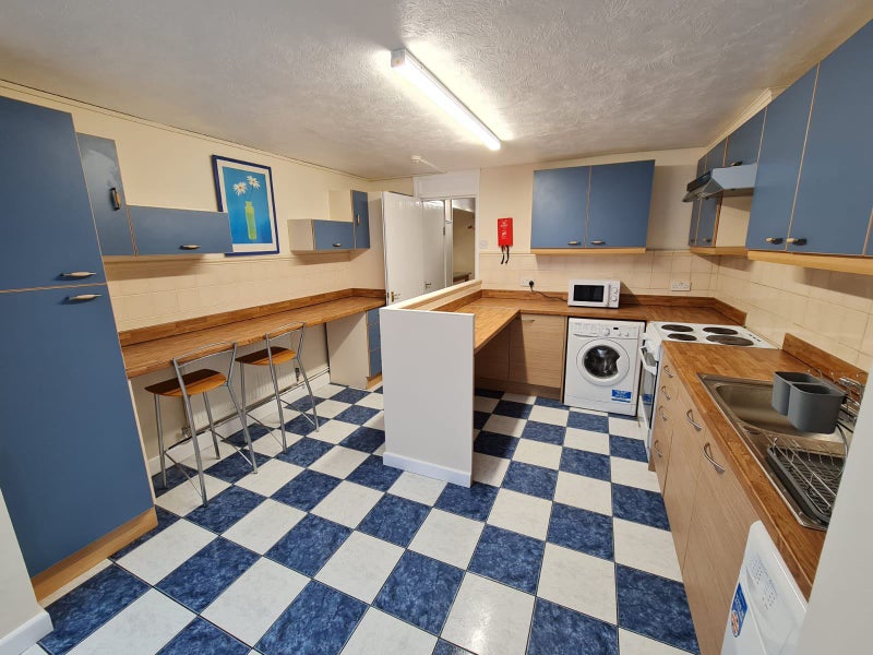 Room to rent in CMK friendly shared house - student accommodation in Milton Keynes - img_2