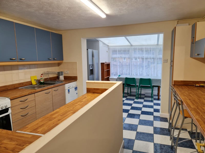 Room to rent in CMK friendly shared house - student accommodation in Milton Keynes - img_3