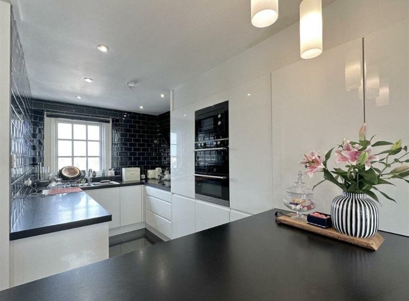 Room to rent in modern apartment - student accommodation in Barnstaple - img_1
