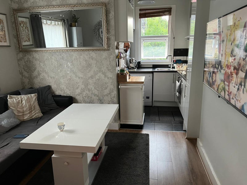 Room to rent - student accommodation in South Ealing - img_3