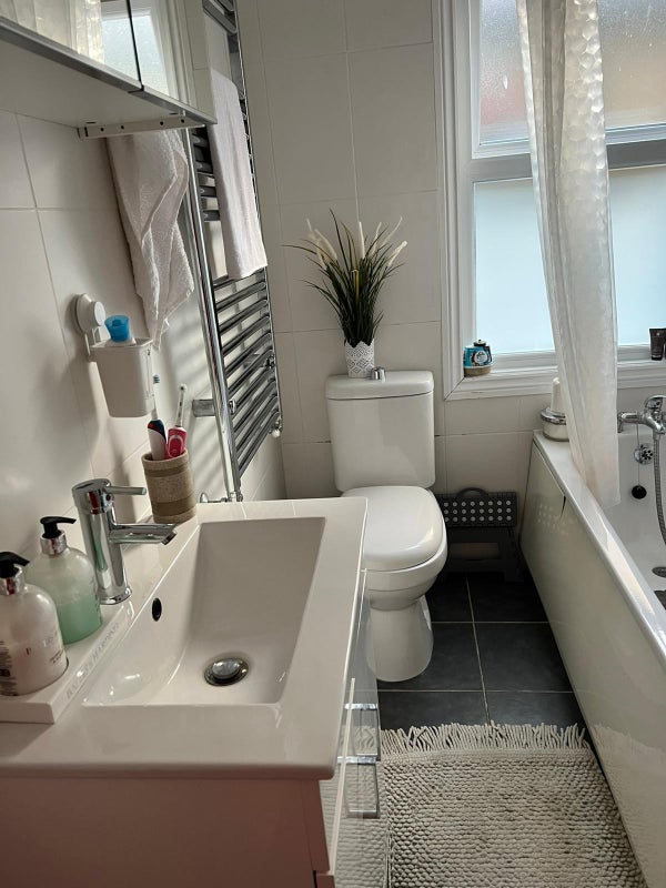Room to rent - student accommodation in South Ealing - img_4