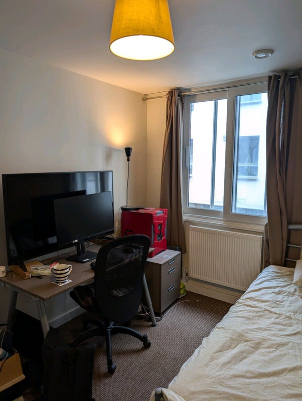 Room with double bed in City Centre - student accommodation in Bristol - img_4