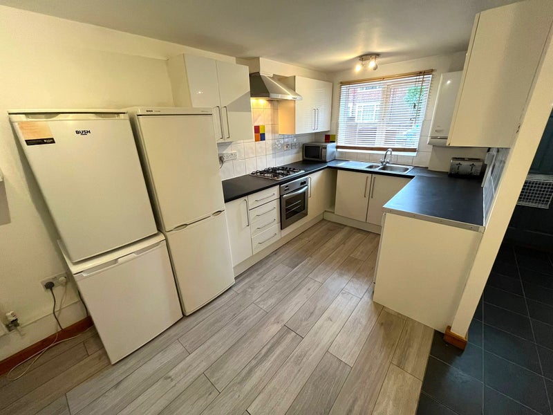 Rooms Available For Professionals & Students! - student accommodation in Nottingham - img_5
