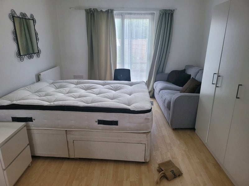Rooms available from 1st September 24 - student accommodation in Beeston - img_1