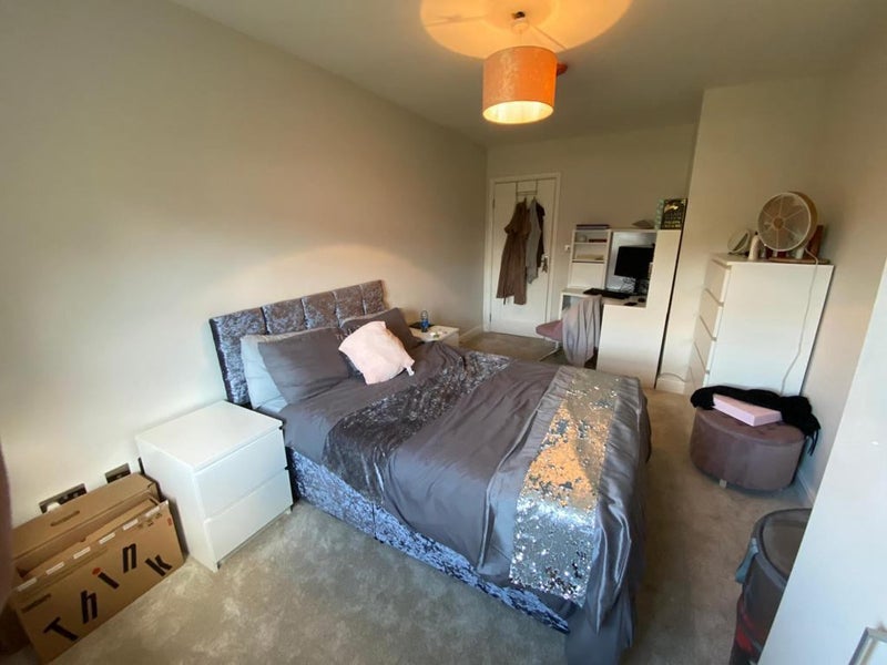 Large Double Room + En-Suite near Central Line student accommodation in Ruislip - img_1