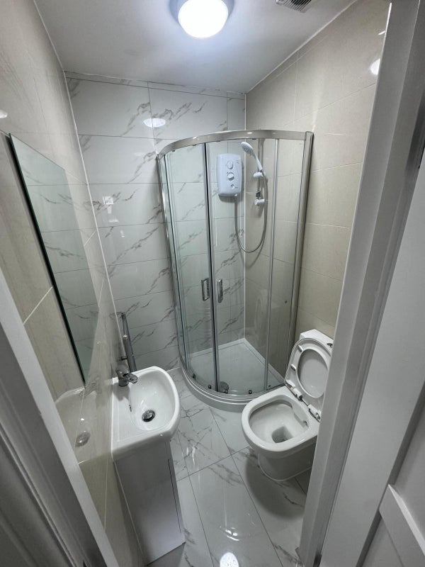 Large Double Room + En-Suite near Central Line student accommodation in Ruislip - img_3