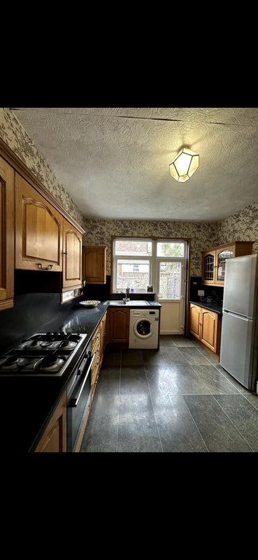 Large Room in friendly Victorian 4-Bed Houseshare student accommodation in Levenshulme - img_1