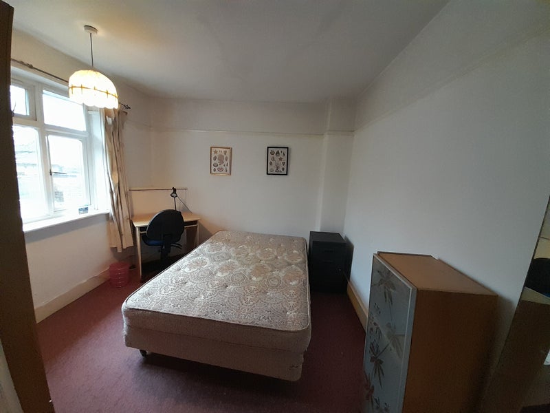 ROOMS TO LET - student accommodation in Perivale - img_2