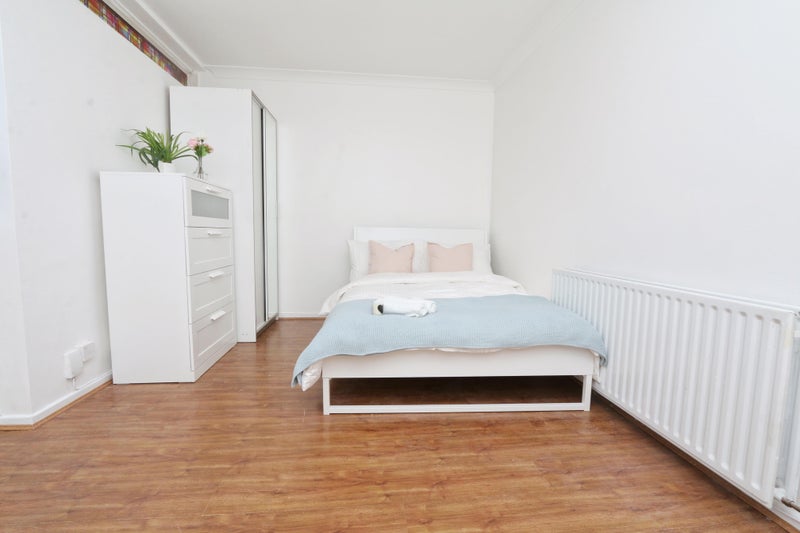 Secure Your Double Spacious Double Room Ldn Fields - student accommodation in London Fields - img_2