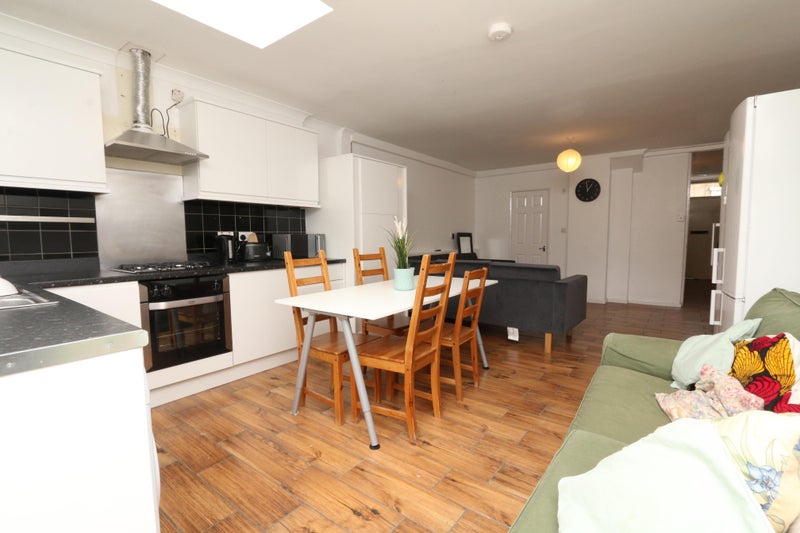 Secure Your Double Spacious Double Room Ldn Fields - student accommodation in London Fields - img_7