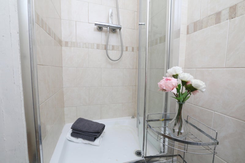Secure Your Double Spacious Double Room Ldn Fields - student accommodation in London Fields - img_11