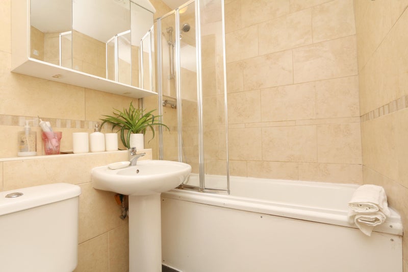 Secure Your Double Spacious Double Room Ldn Fields - student accommodation in London Fields - img_12