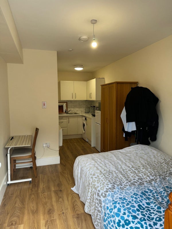 Self contained furnished double room - student accommodation in Cardiff - img_2
