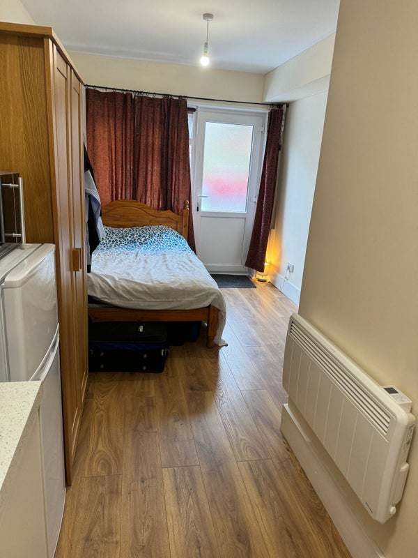 Self contained furnished double room - student accommodation in Cardiff - img_1