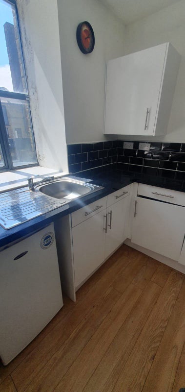 Self contained Studio Apartment for rent - student accommodation in Bradford - img_5