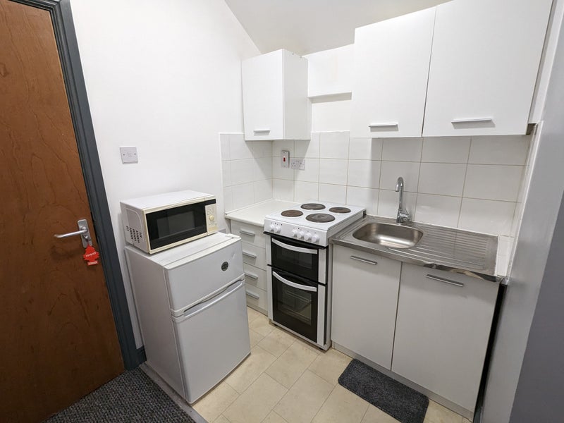 *Self Contained Studio-Gas Electric & Internet Inc - student accommodation in Telford - img_3