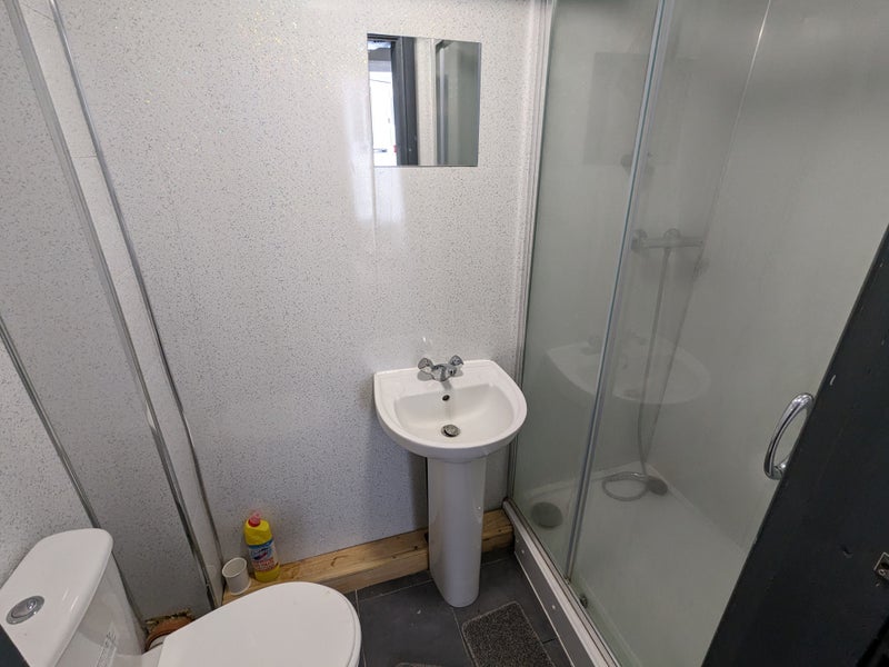 *Self Contained Studio-Gas Electric & Internet Inc - student accommodation in Telford - img_4