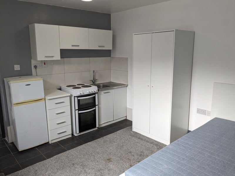 *Self Contained Studio-Gas Electric & Internet Inc - student accommodation in Telford - img_5