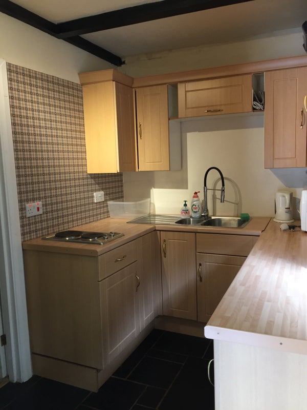 Self-contained flat in Godalming for one person - student accommodation in Busbridge - img_1