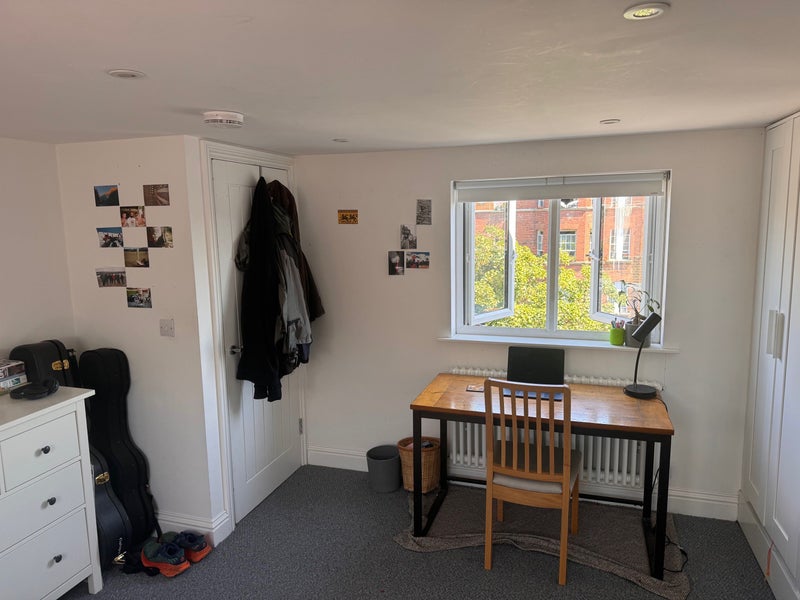 September Sublet - Double Attic Room W En Suite - student accommodation in Camberwell - img_1