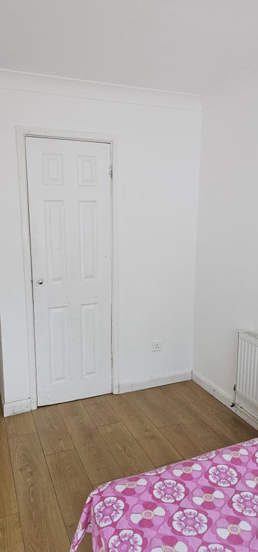 Share room near frimley park hospital. - student accommodation in Camberley - img_2