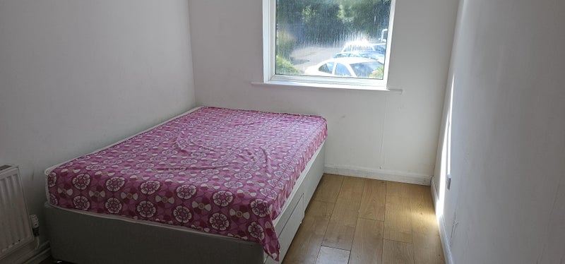 Share room near frimley park hospital. - student accommodation in Camberley - img_3