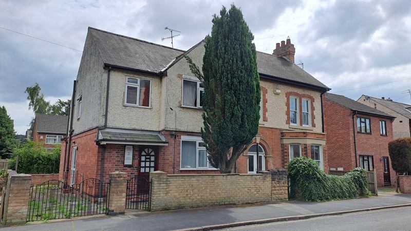 Shared 5 Room House to Let near UoN, QMC, NG7 2JE - student accommodation in Nottingham - img_9