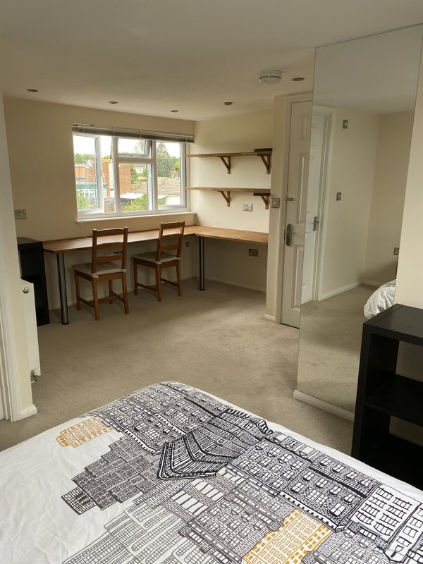 Short term let for upto 2 months - student accommodation in Bisley - img_7