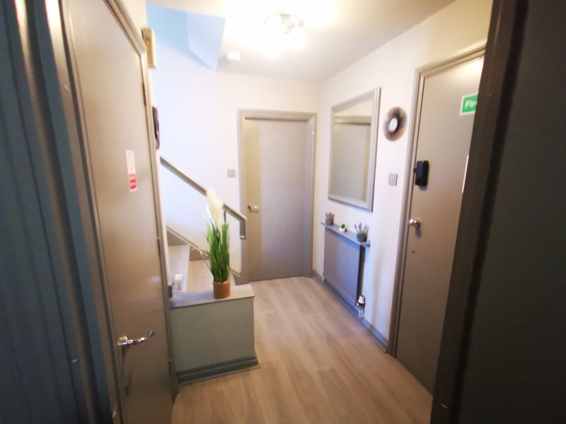 *Short-Term Accomodation* 2Br City Centre 2000pcm - student accommodation in Belfast - img_6