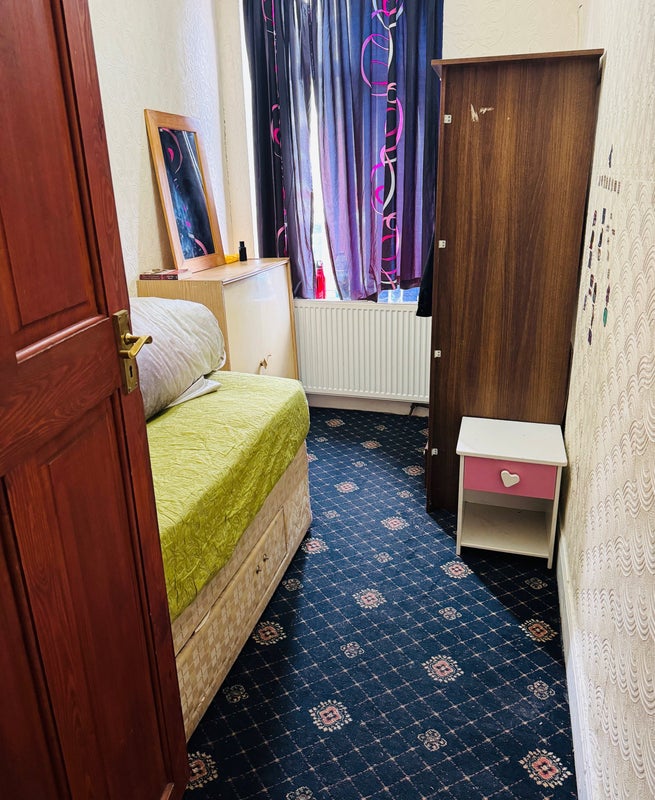 Single and double cosy bedroom - student accommodation in Newcastle Upon Tyne - img_4