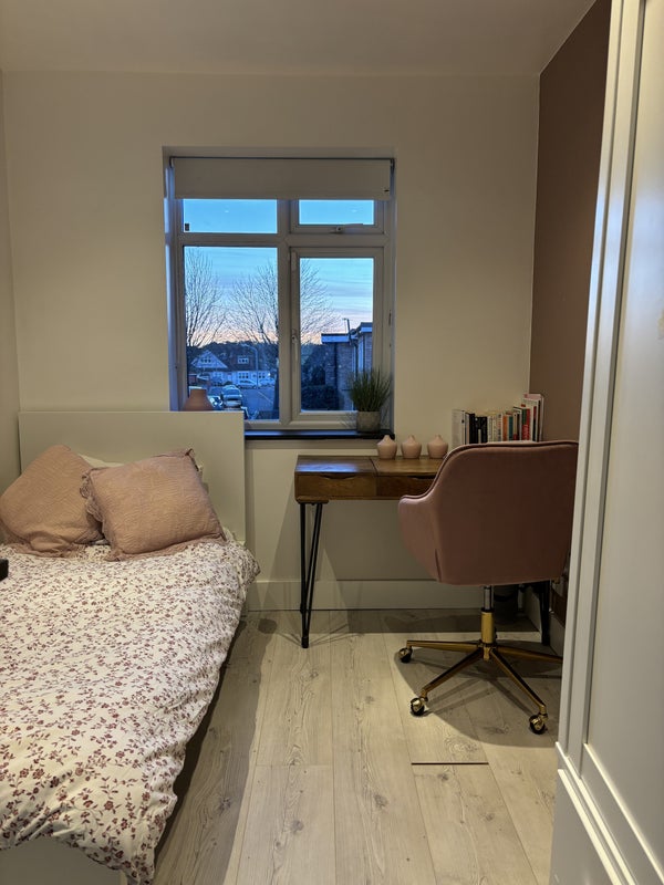 Beautiful room near Romford/Gidia park station student accommodation in Gidea Park - img_1
