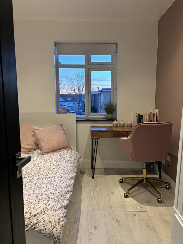 Beautiful room near Romford/Gidia park station student accommodation in Gidea Park - img_2