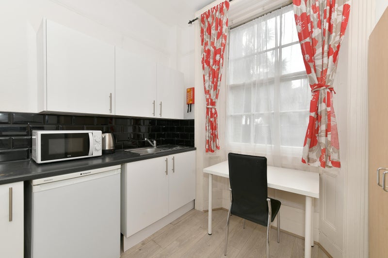 accommodation/single-bedsit-in-chelsea-kings-road/13082024_92163646.jpg