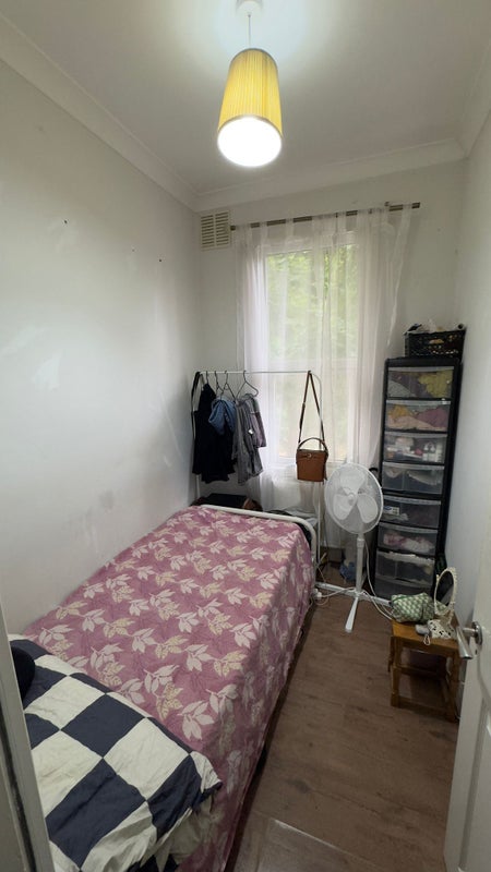 Single box room in a big house share - student accommodation in Northfields