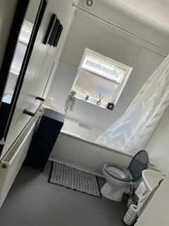 Single bright room in clean, well located house - student accommodation in Aylestone - img_6