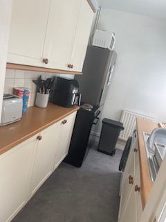 Single bright room in clean, well located house - student accommodation in Aylestone - img_5