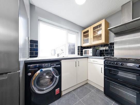 Single room available now for professional - student accommodation in Walsall - img_1