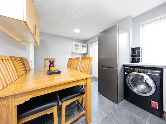 Single room available now for professional - student accommodation in Walsall - img_3