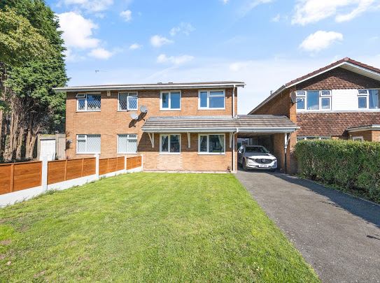 Single room available now for professional - student accommodation in Walsall - img_4