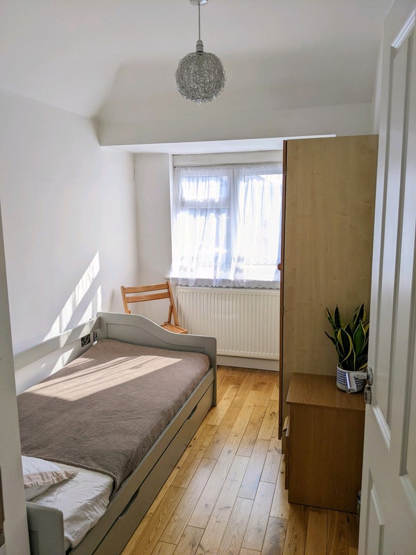 Single Room available - student accommodation in Ruislip - img_1