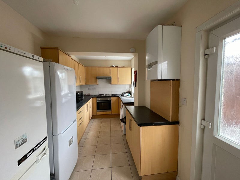 Single Room Available - student accommodation in Reading - img_1