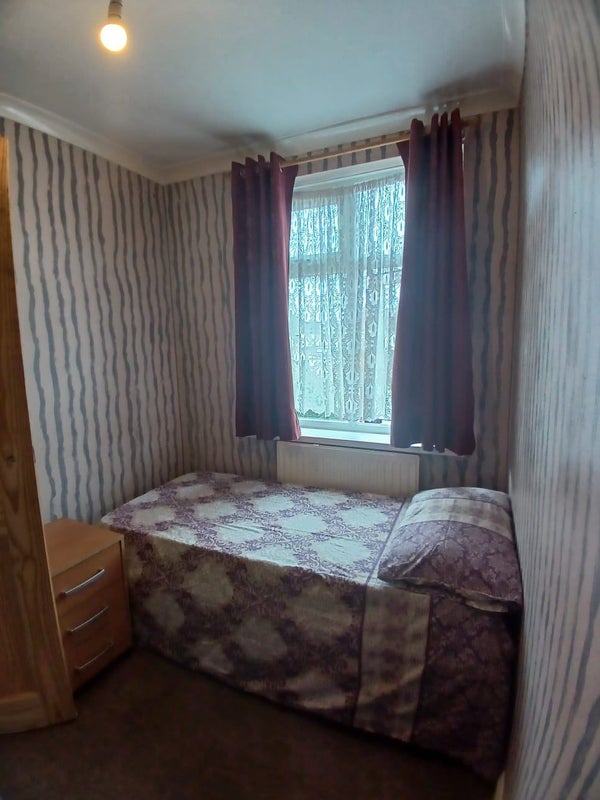 Single room in a family house - student accommodation in Feltham - img_1
