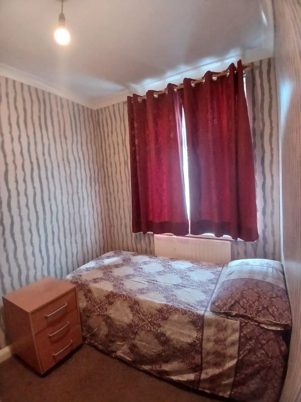 Single room in a family house - student accommodation in Feltham - img_2