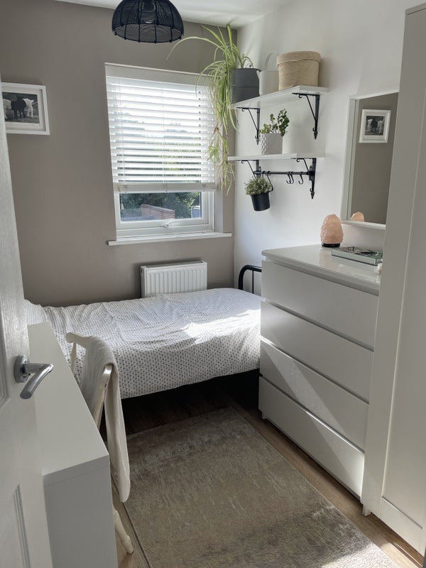 Single room in quiet area - student accommodation in Milton Keynes - img_1